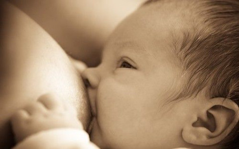 新生儿拒绝吃母乳怎么办